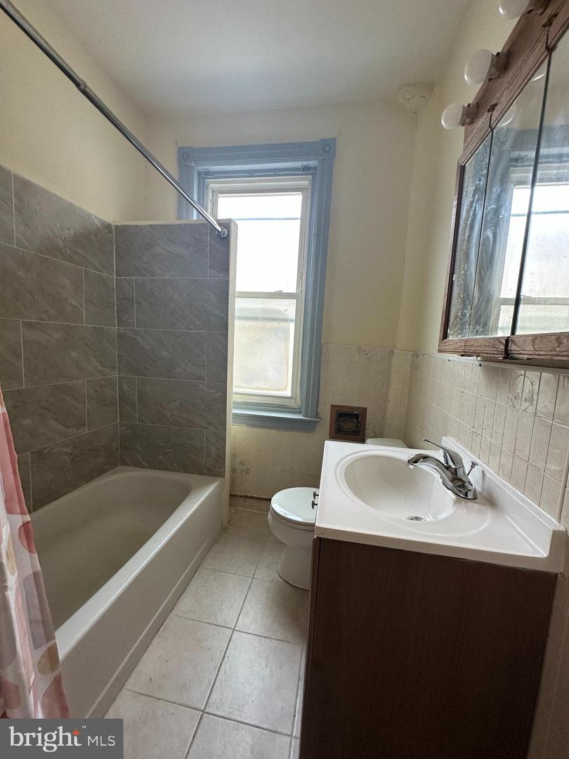 2236 N Park Ave Property Photo 12