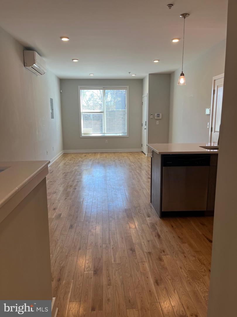 2039 N College Ave #a Property Photo 13