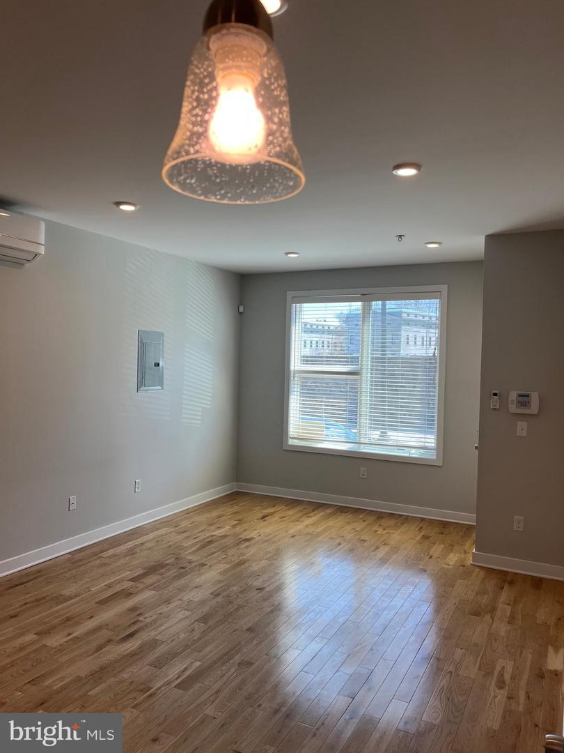 2039 N College Ave #a Property Photo 15