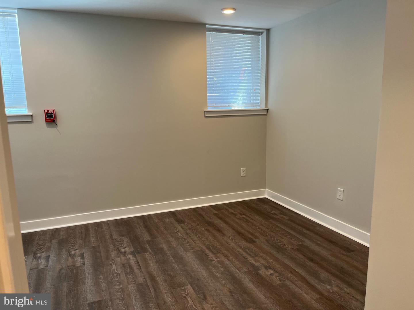 2039 N College Ave #a Property Photo 24
