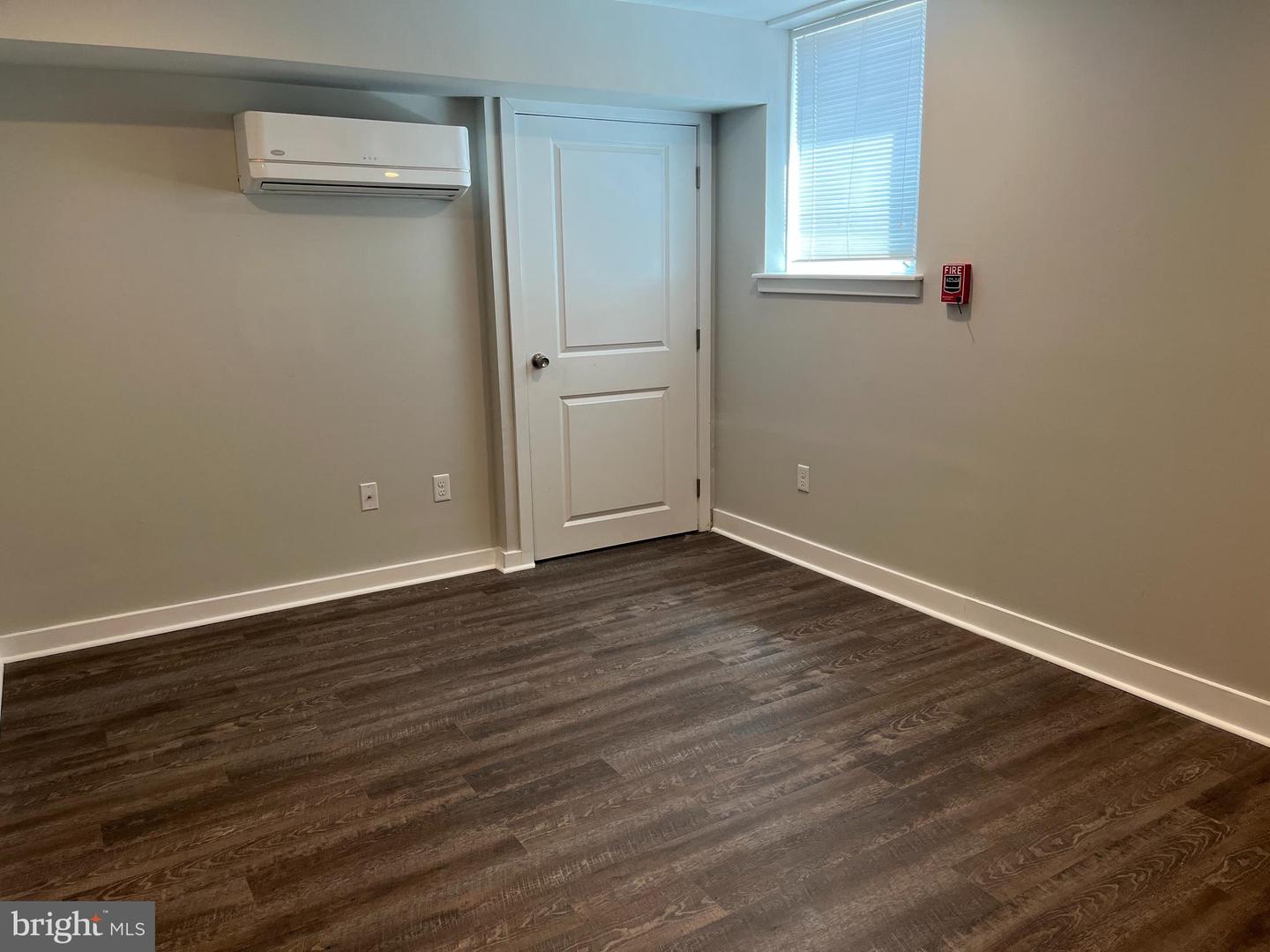 2039 N College Ave #a Property Photo 25