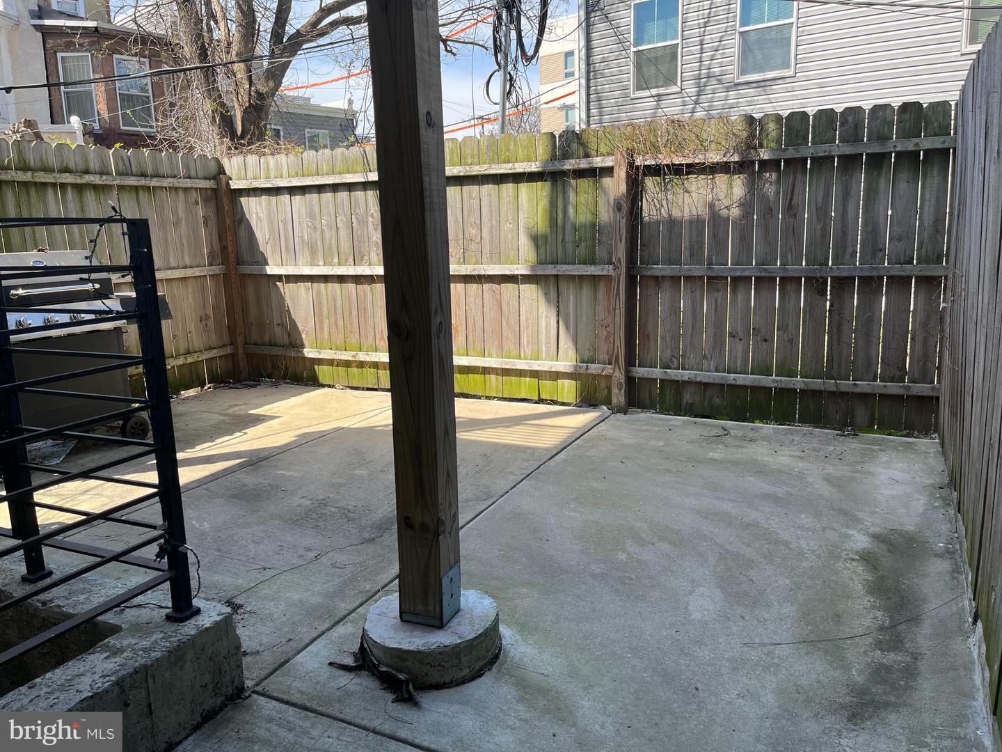 2039 N College Ave #a Property Photo 27