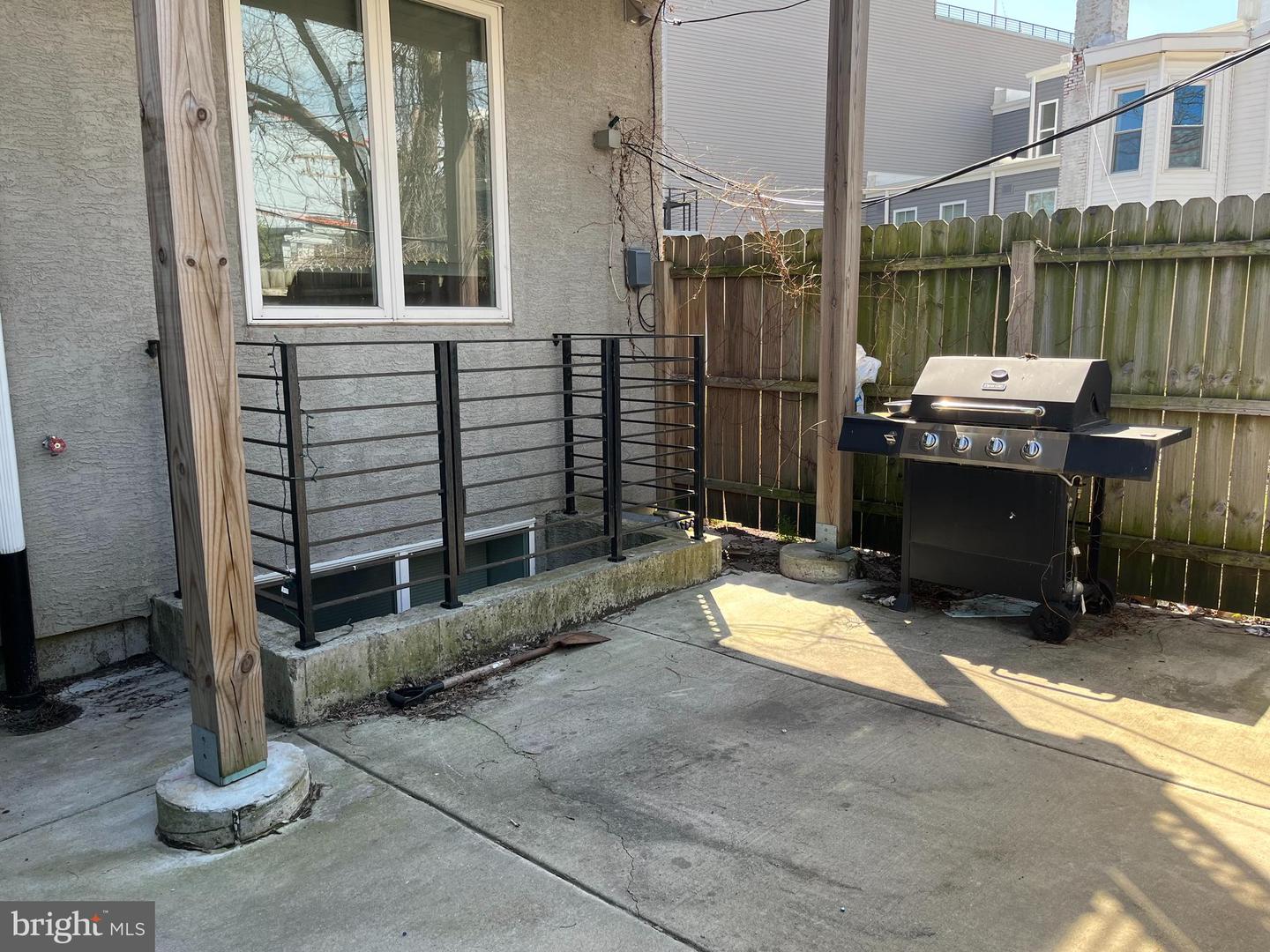2039 N College Ave #a Property Photo 28