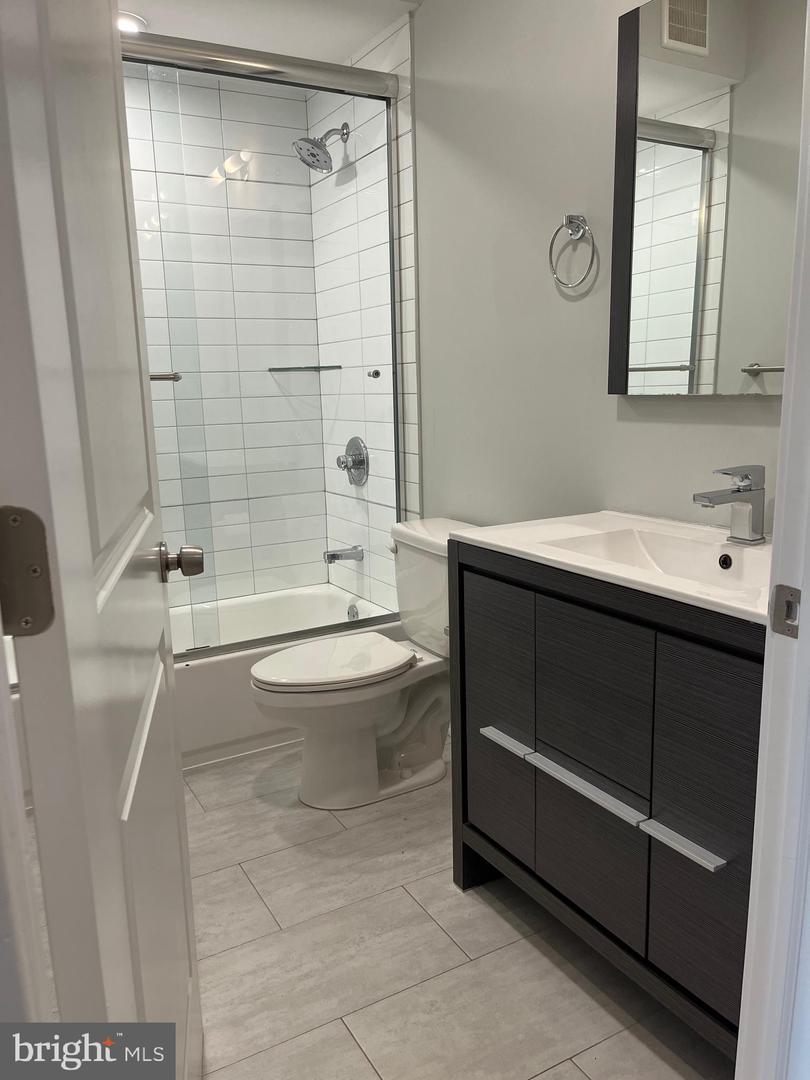 2039 N College Ave #a Property Photo 42