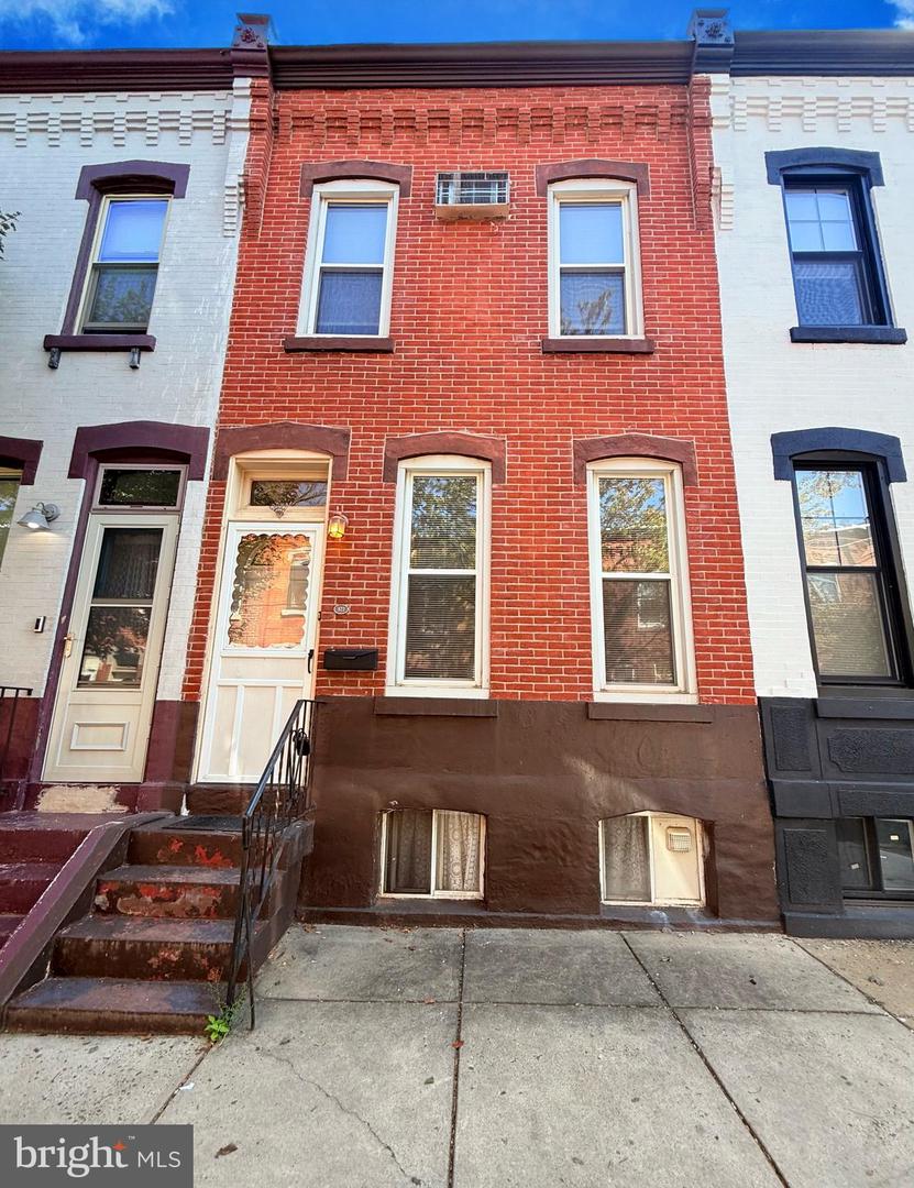 877 N STILLMAN ST Property Photo 1