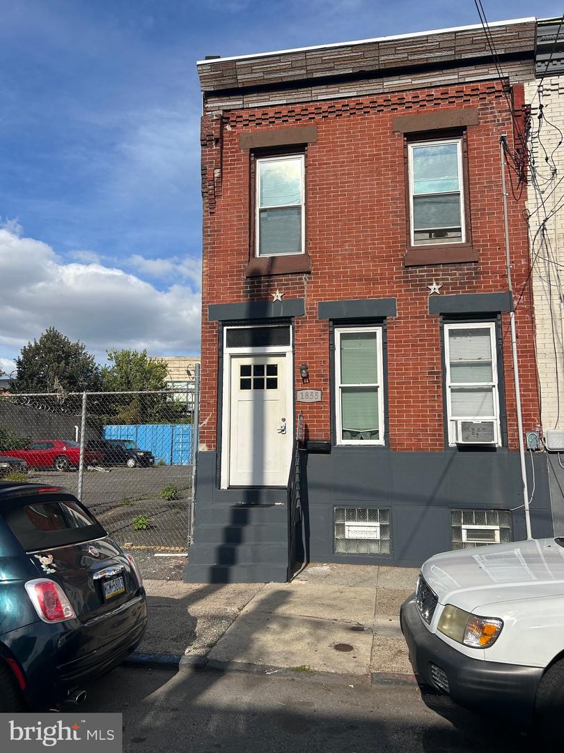 1855 E Orleans St Property Photo 3