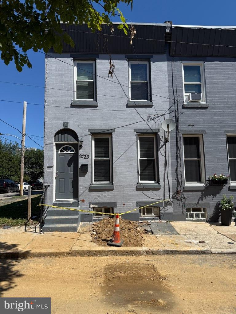 1923 MONUMENT ST Property Photo 1