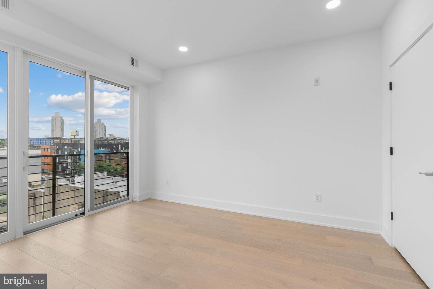 950 N 2nd St #unit 5c Property Photo 3