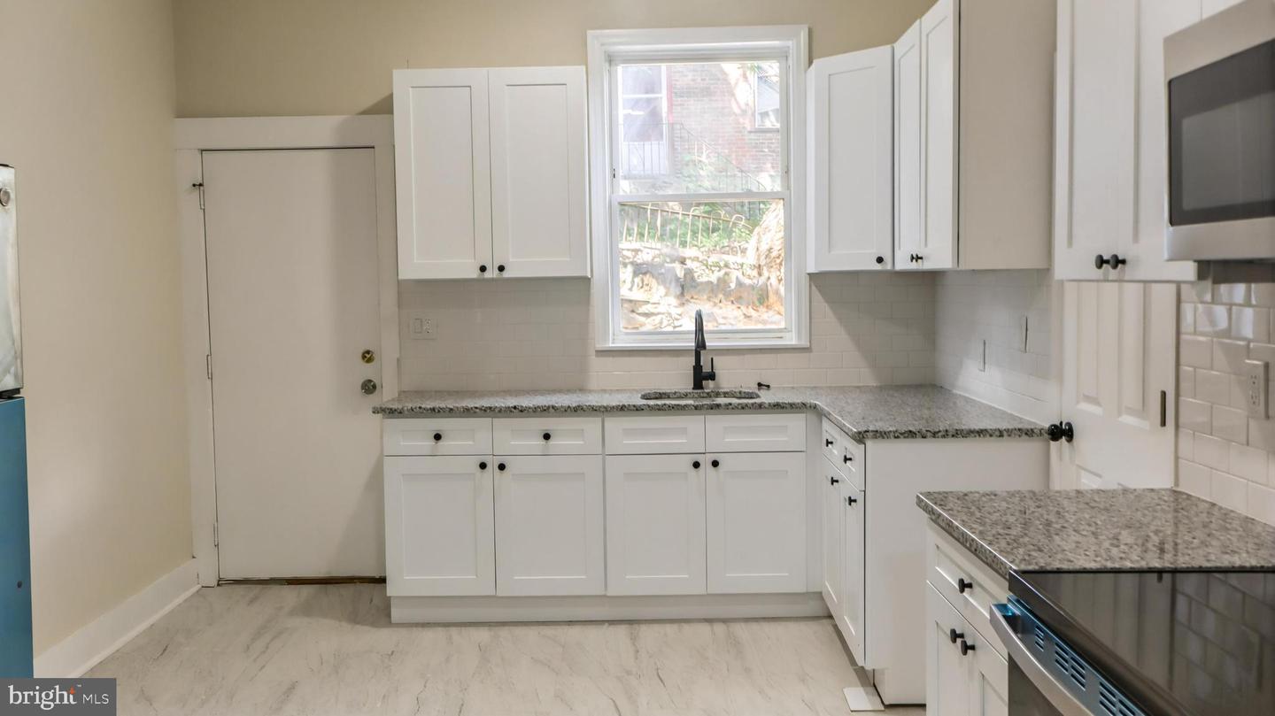 145 W APSLEY ST Property Photo 1