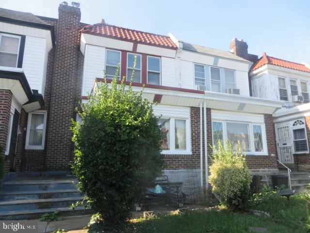 1810 72nd Ave Property Photo 1