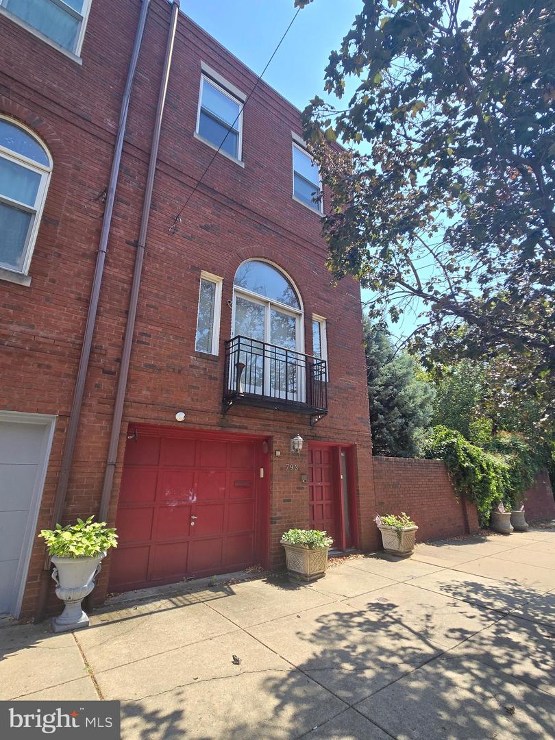 793 S Front St Property Photo 27