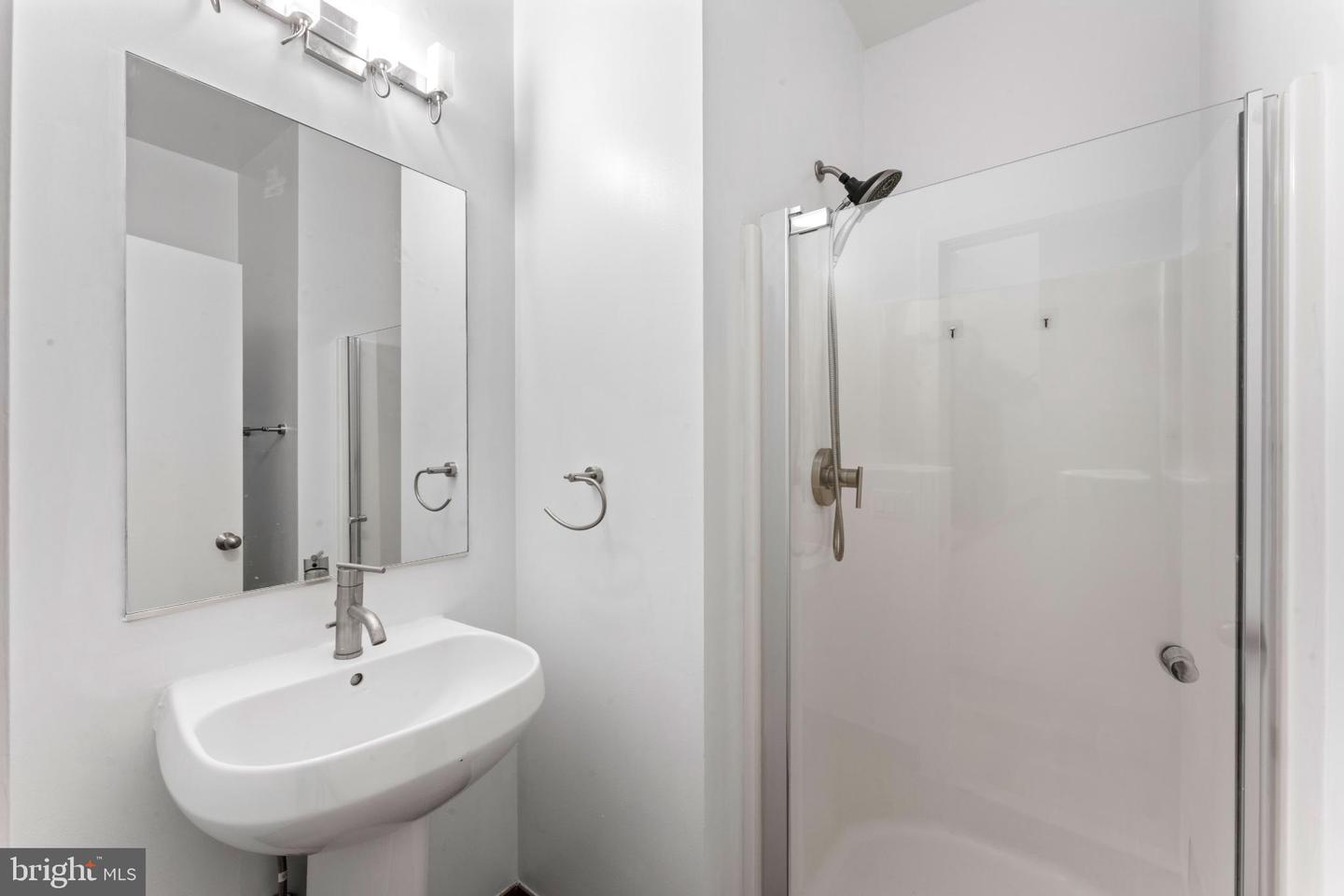 333 Green St #7 Property Photo 5