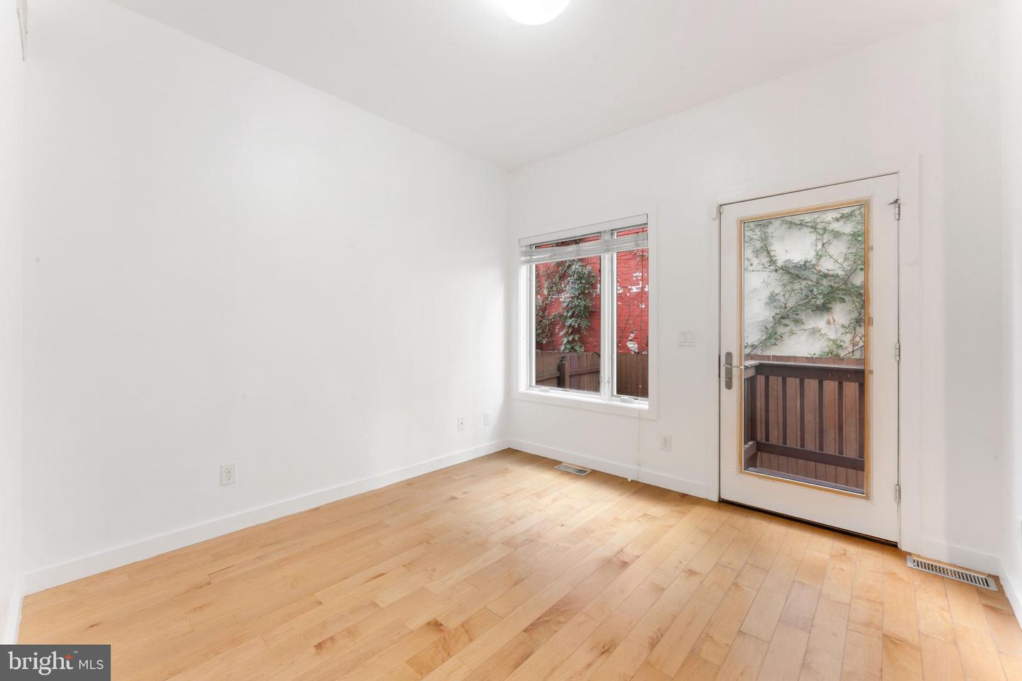 333 Green St #7 Property Photo 6