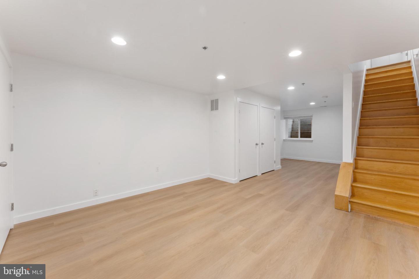 333 Green St #7 Property Photo 8