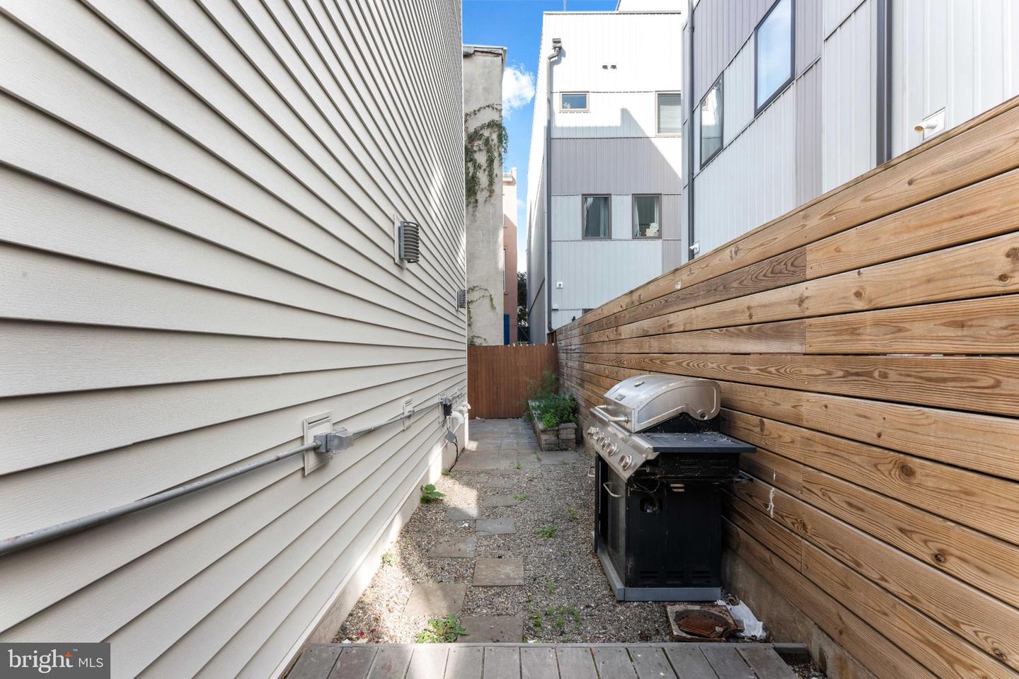 333 Green St #7 Property Photo 38