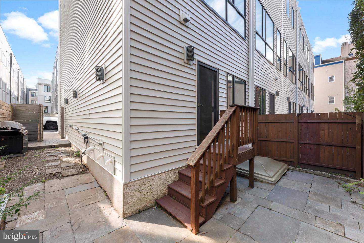 333 Green St #7 Property Photo 39