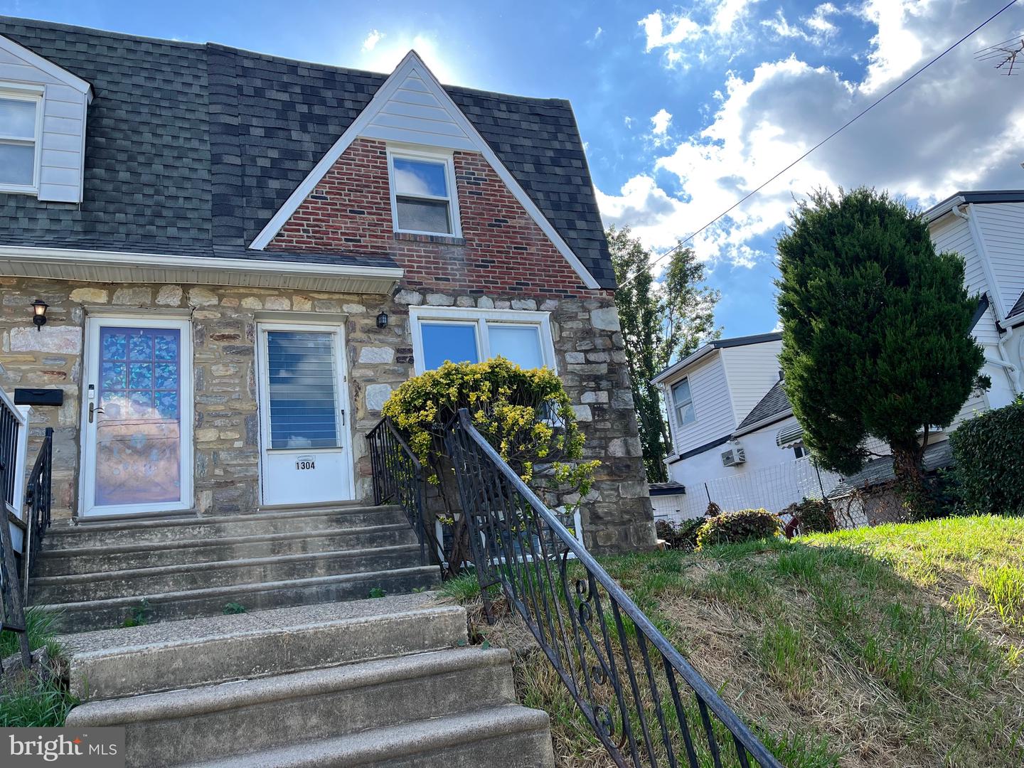 1304 Faunce St Property Photo 3