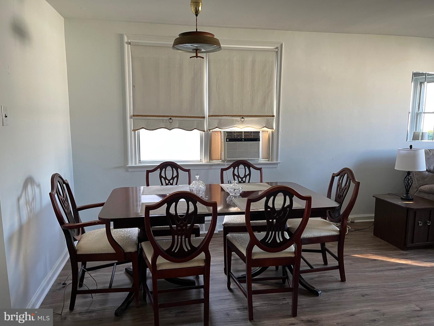 1304 Faunce St Property Photo 8