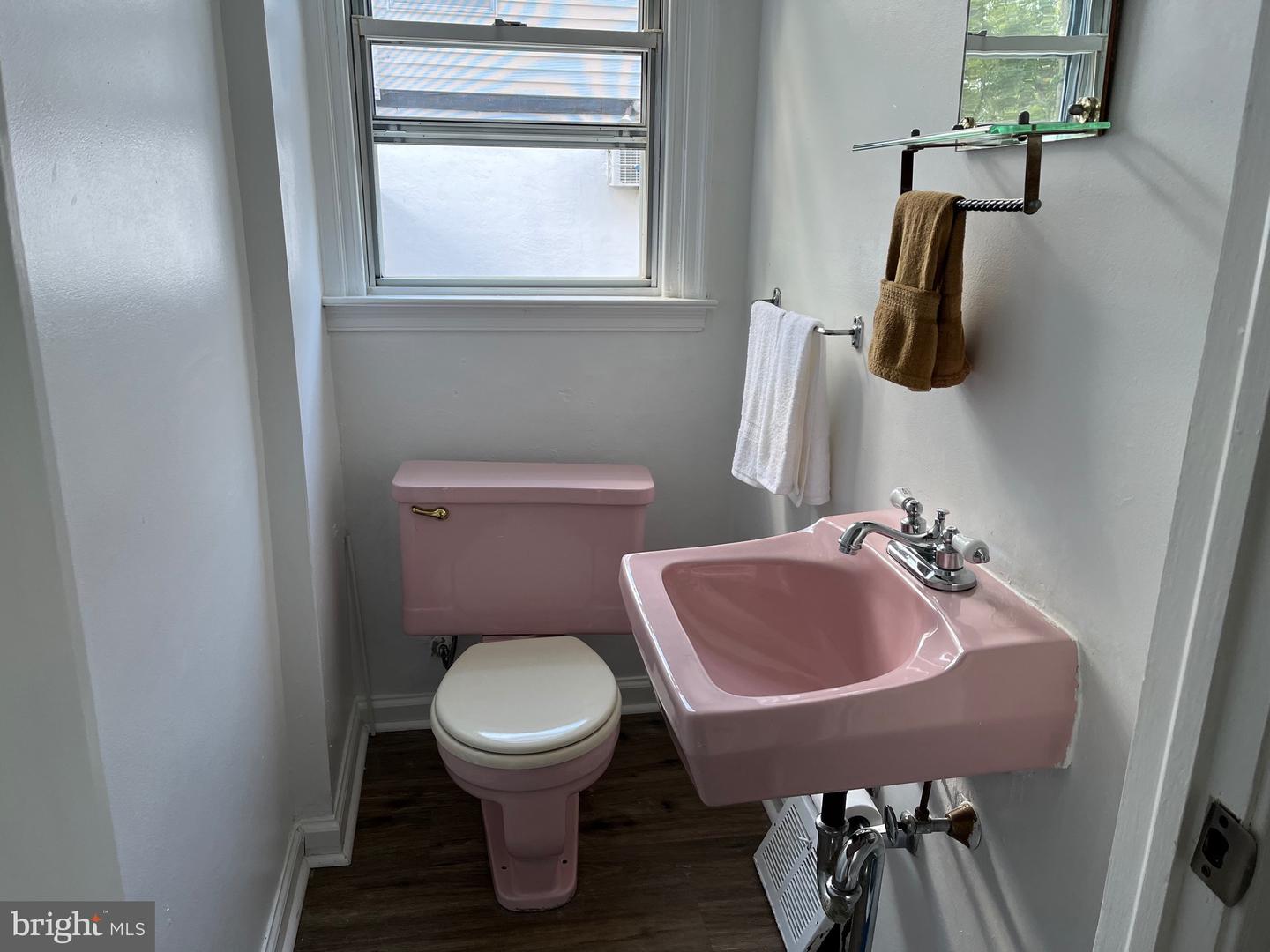 1304 Faunce St Property Photo 10
