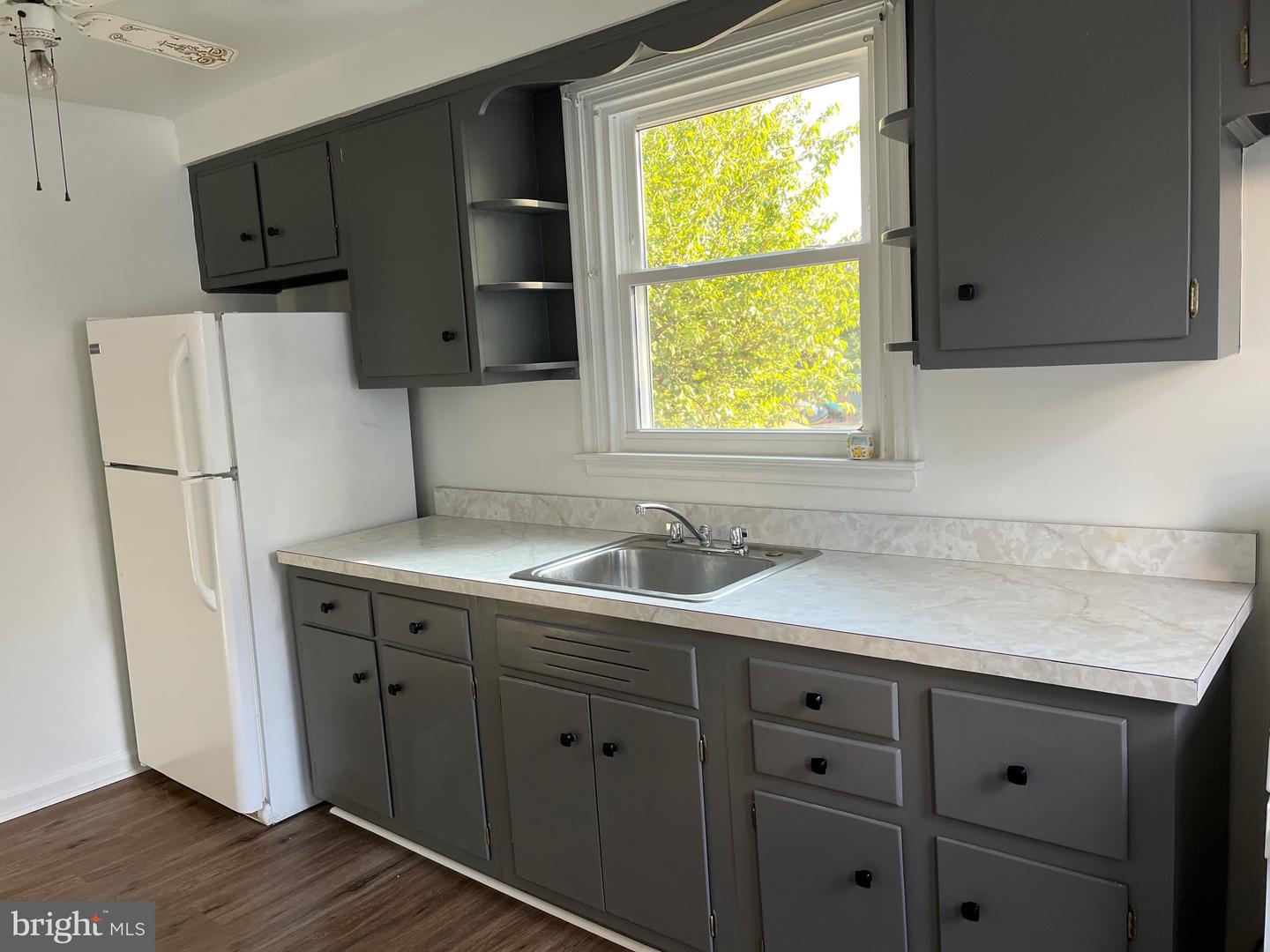 1304 Faunce St Property Photo 12