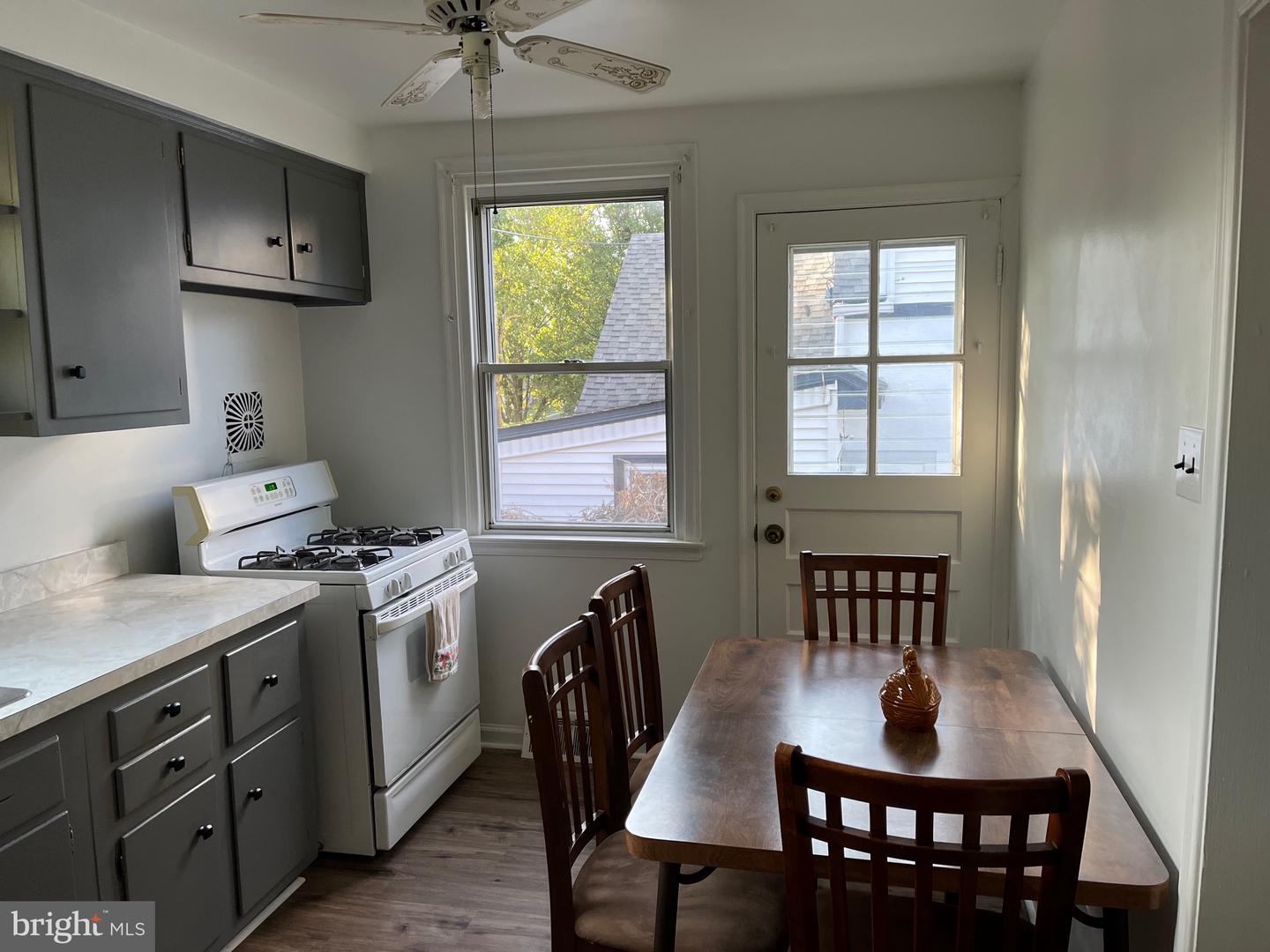 1304 Faunce St Property Photo 15