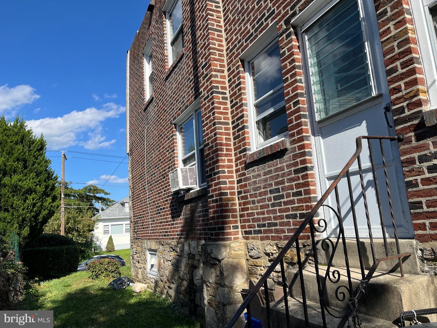 1304 Faunce St Property Photo 16