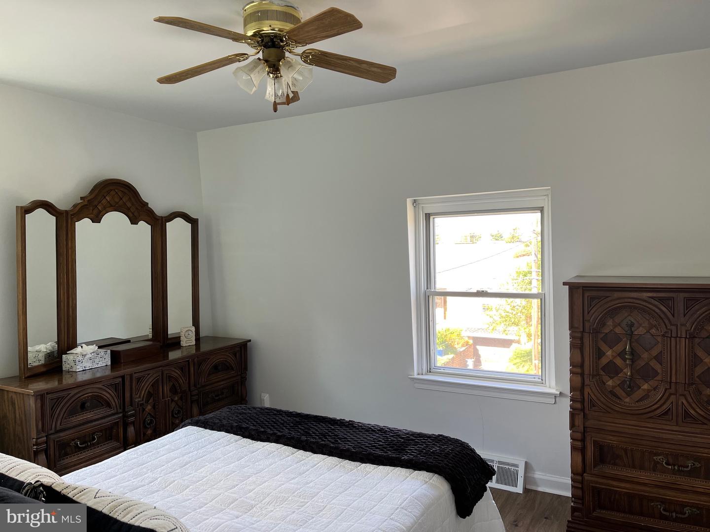 1304 Faunce St Property Photo 17
