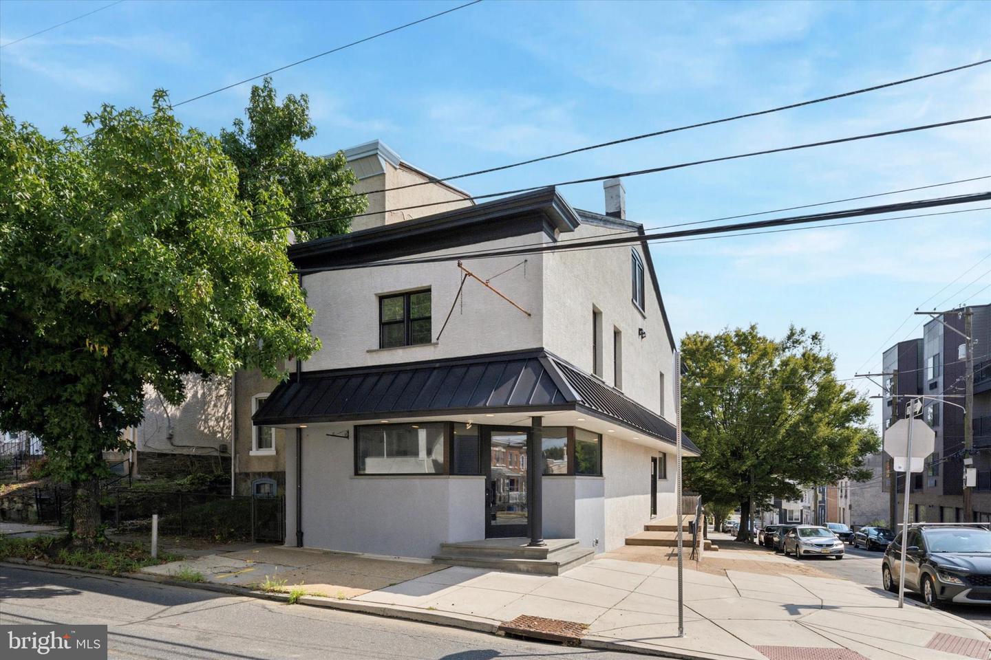 441 Leverington Ave Property Photo 1