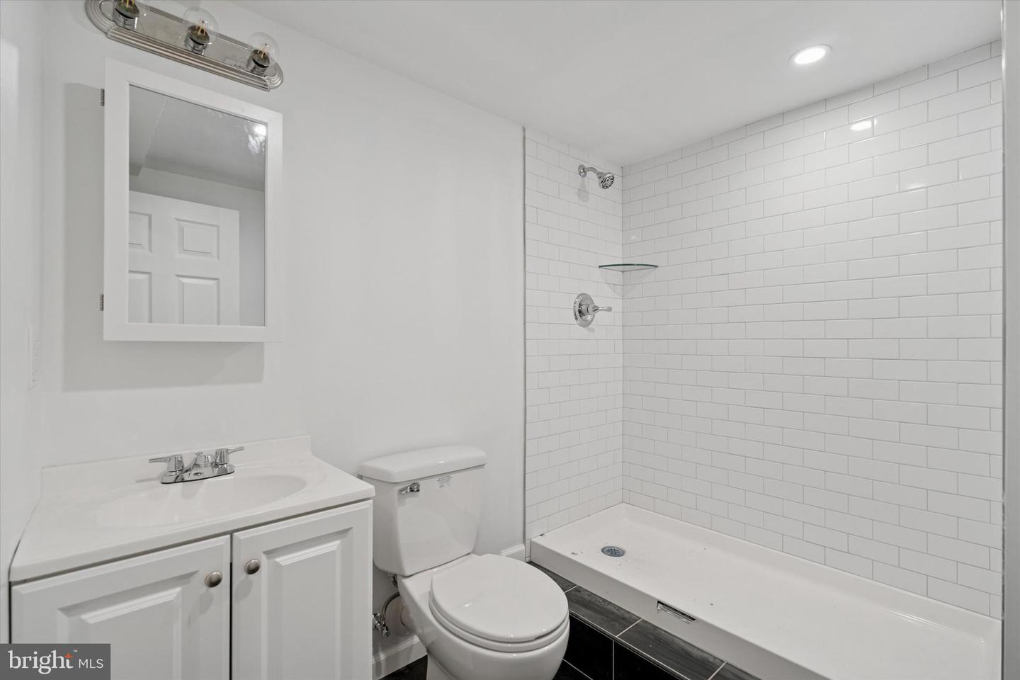 441 Leverington Ave Property Photo 7
