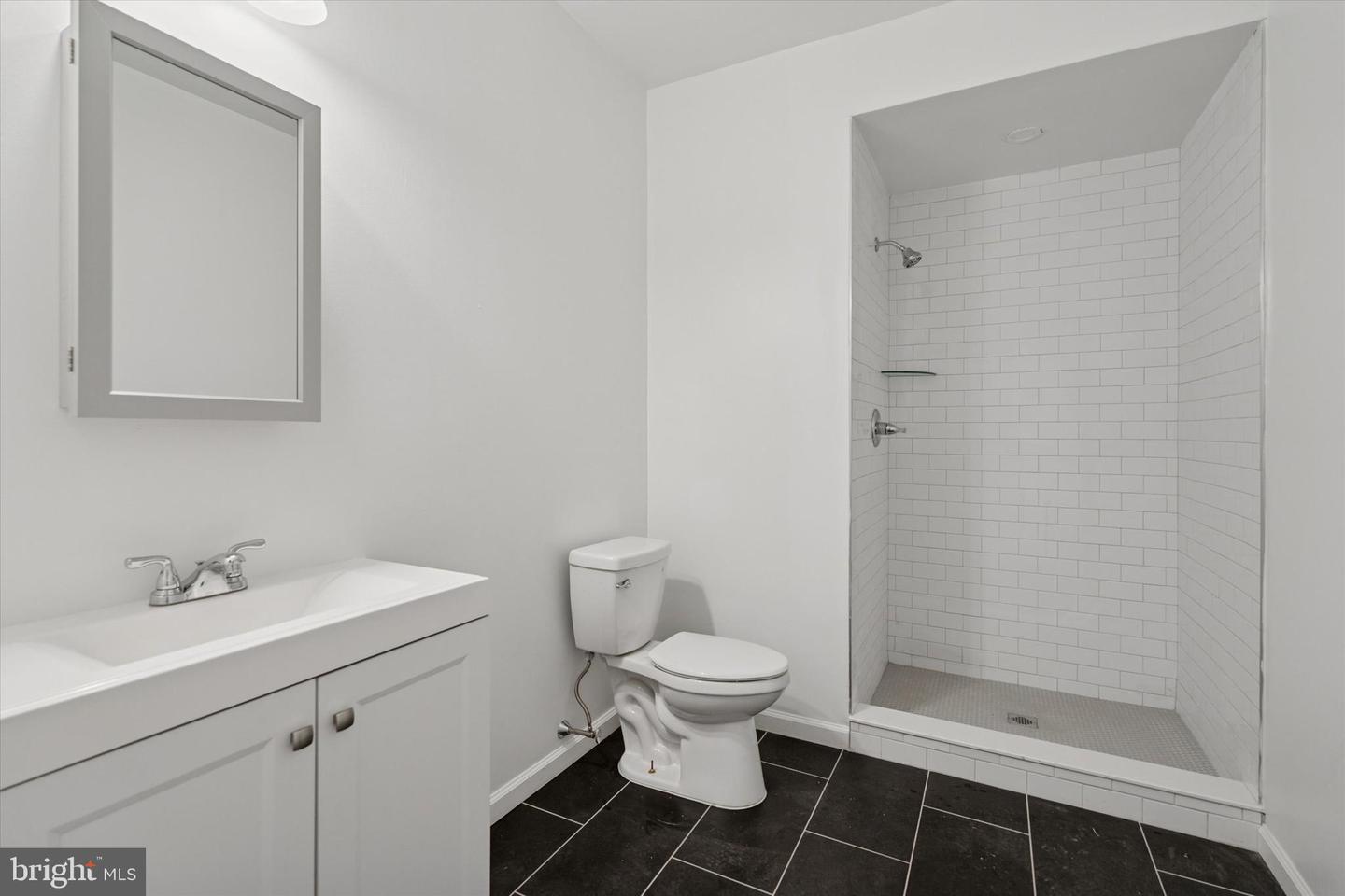 441 Leverington Ave Property Photo 9