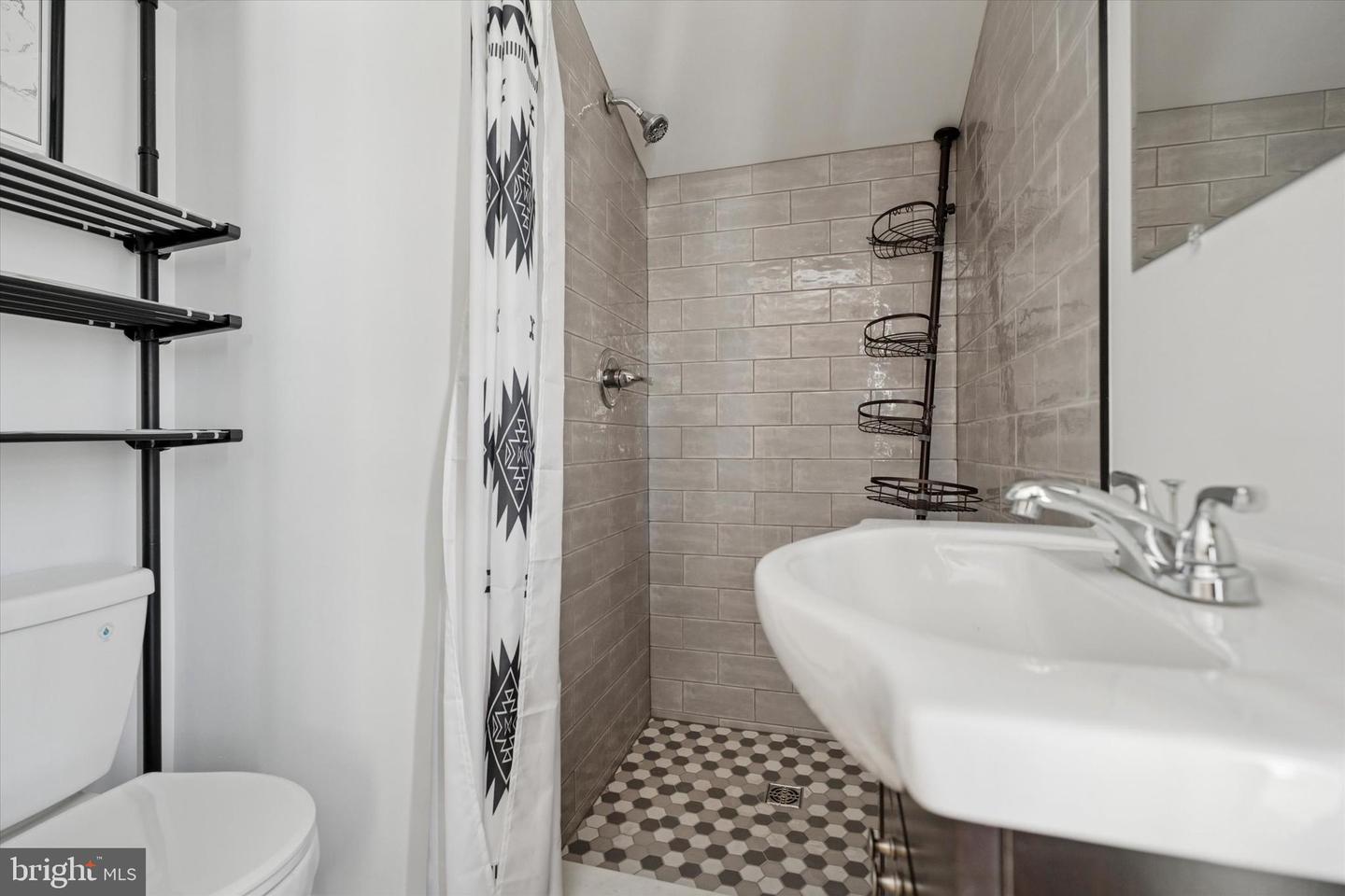 441 Leverington Ave Property Photo 11