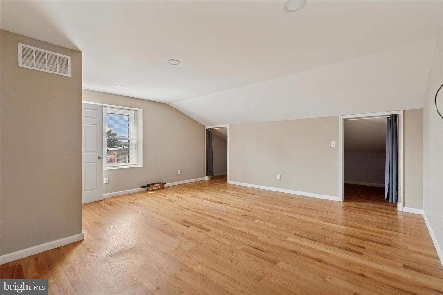 441 Leverington Ave Property Photo 13