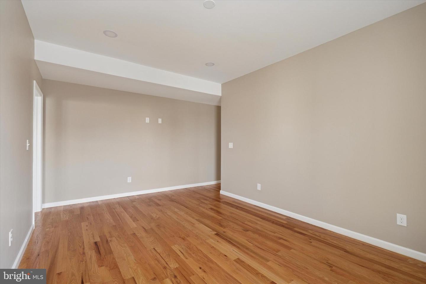 441 Leverington Ave Property Photo 16