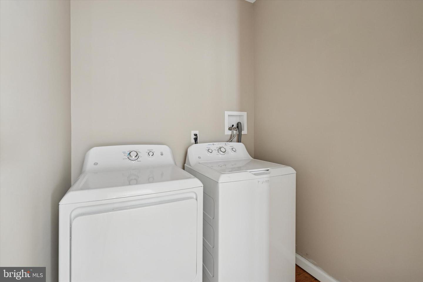 441 Leverington Ave Property Photo 18