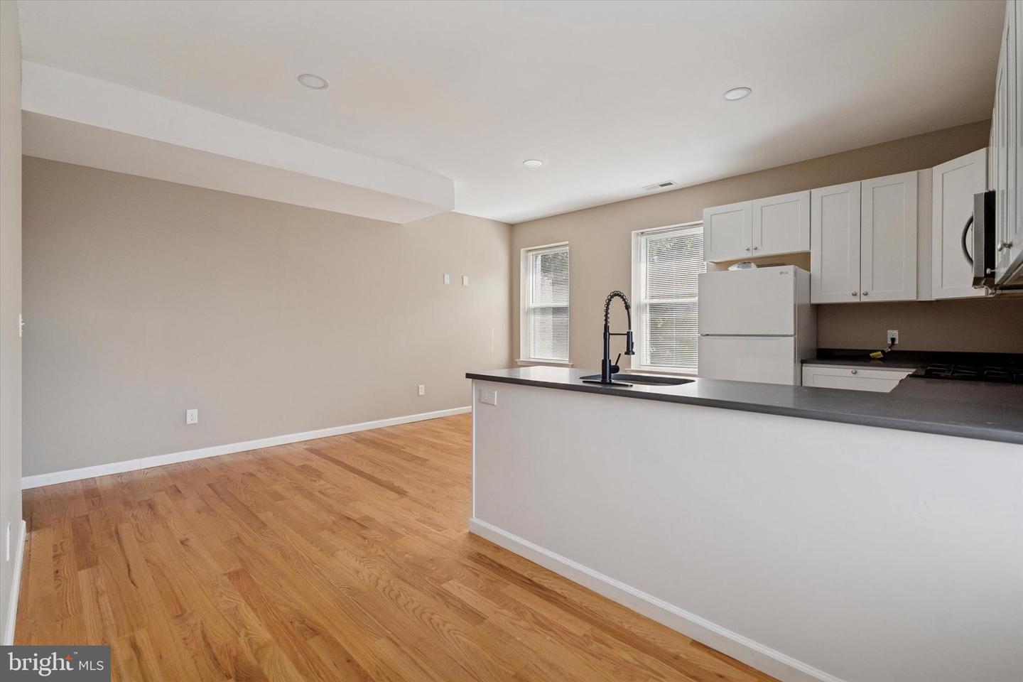 441 Leverington Ave Property Photo 19