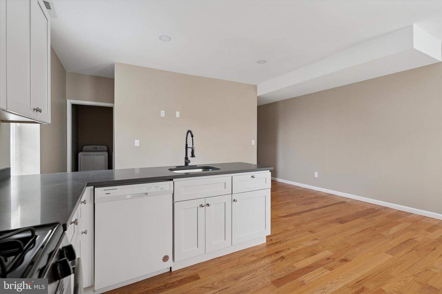 441 Leverington Ave Property Photo 20