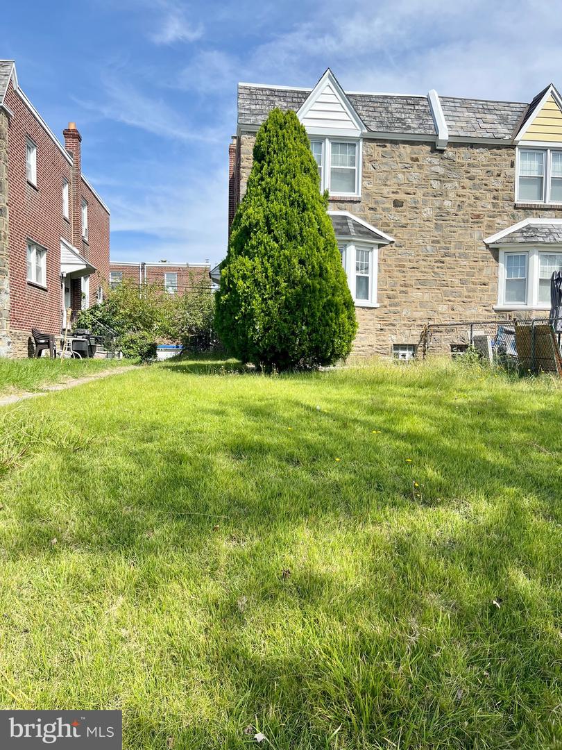 1113 Gilham St Property Photo 2
