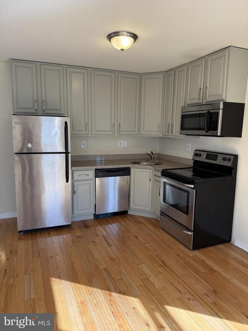 2400 W Thompson St #c Property Photo 4