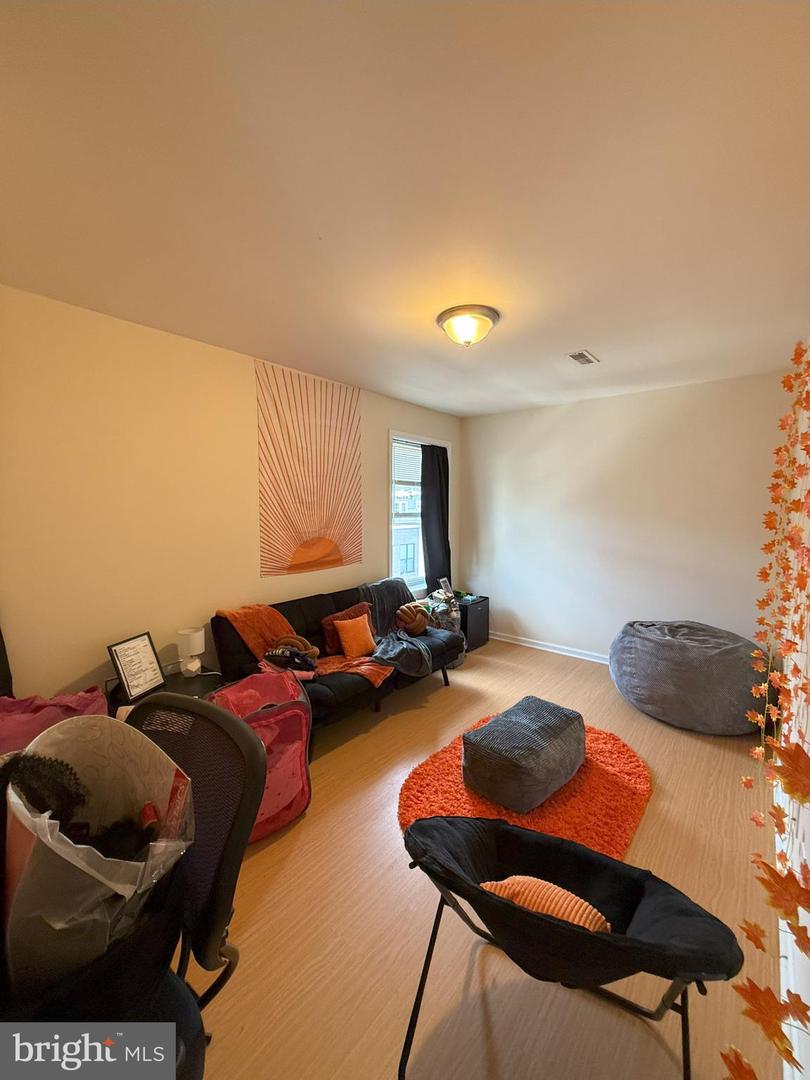 2400 W Thompson St #c Property Photo 6