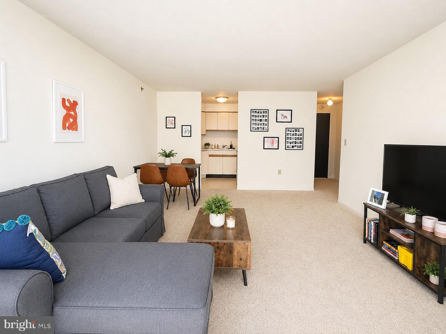 2018-32 Walnut St #8k Property Photo 2