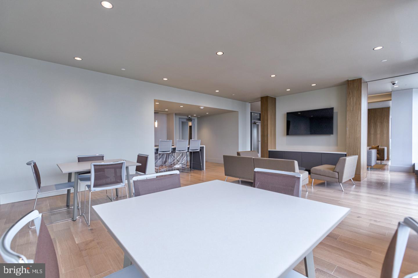 2018-32 Walnut St #8k Property Photo 13