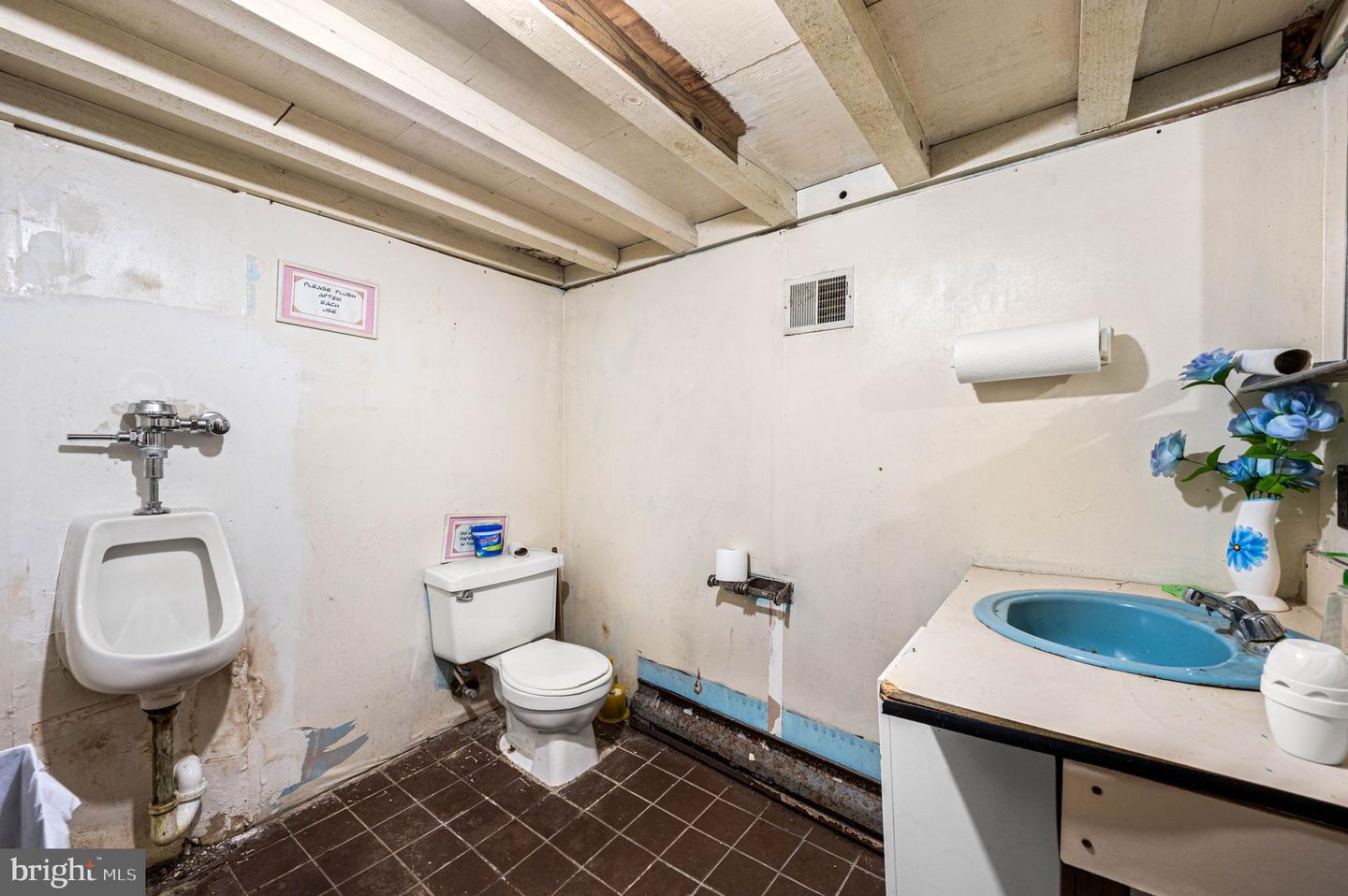2434-38 Ridge Ave Property Photo 22