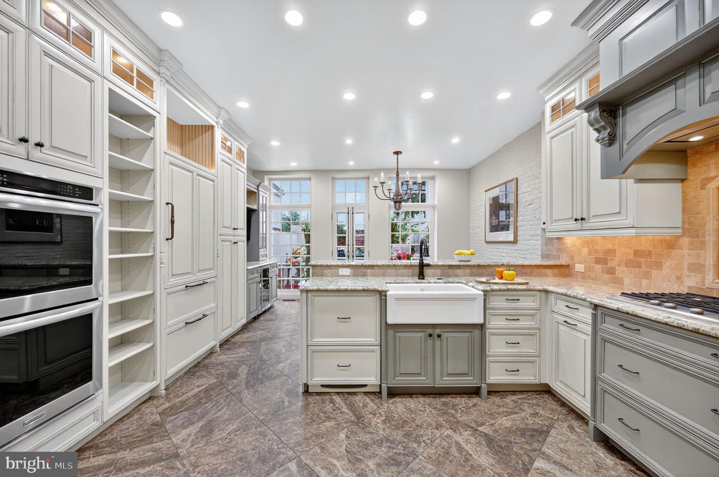 302 S 2nd St Property Photo 1