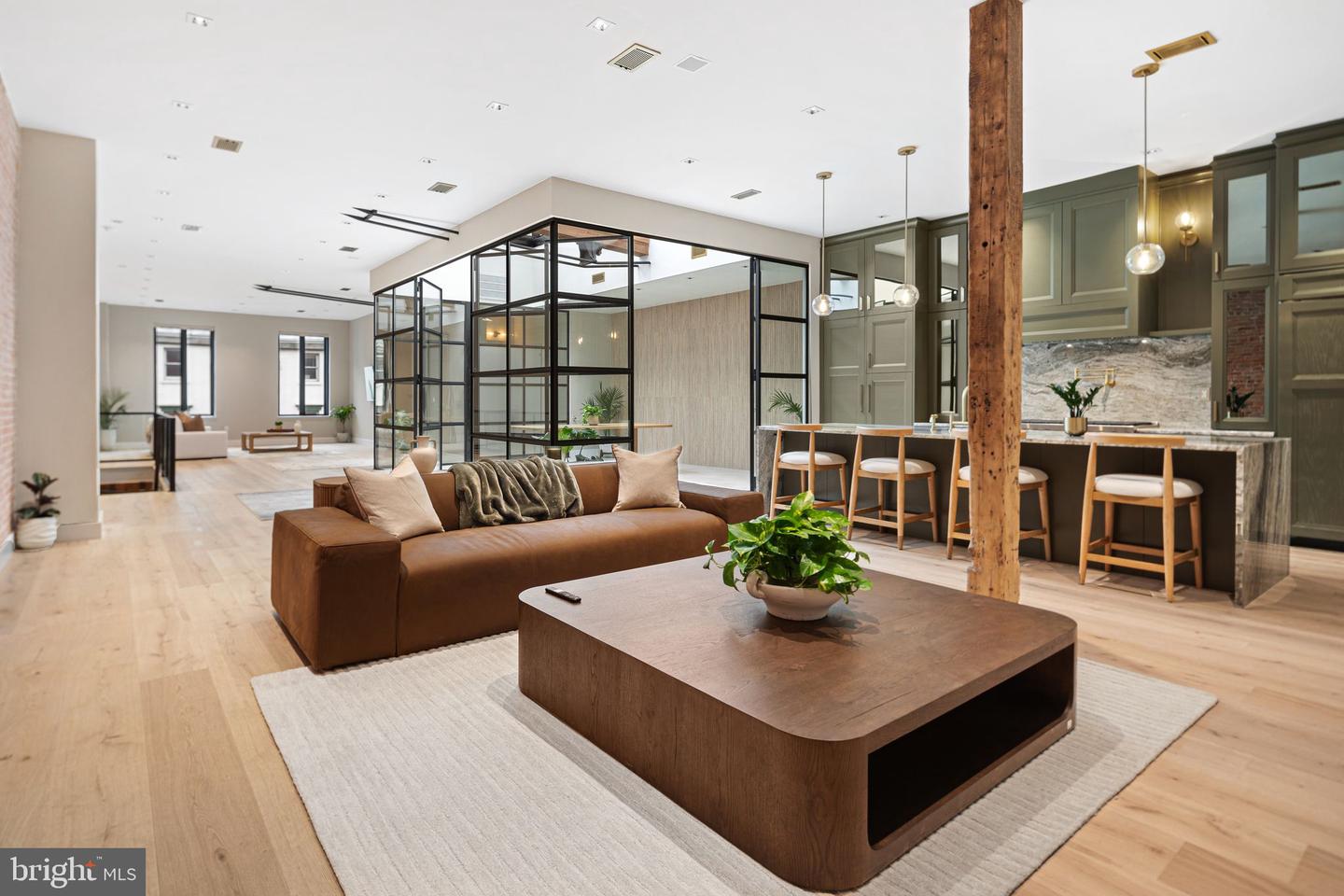 2017 SANSOM ST Property Photo 1