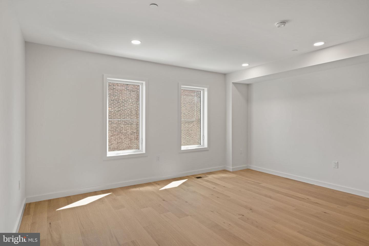 2613 E Tioga St Property Photo 6