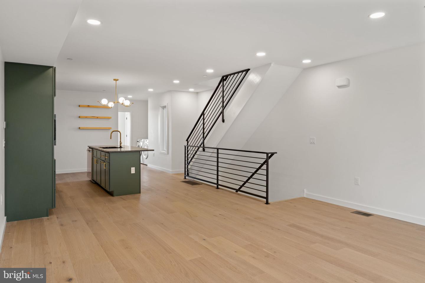 2613 E Tioga St Property Photo 8