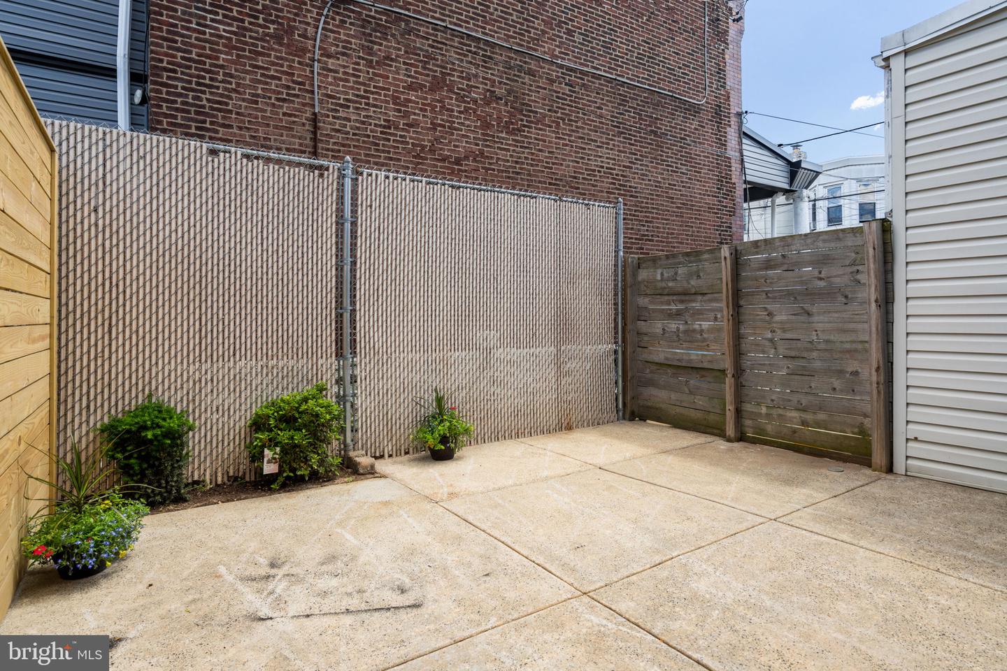 2613 E Tioga St Property Photo 14