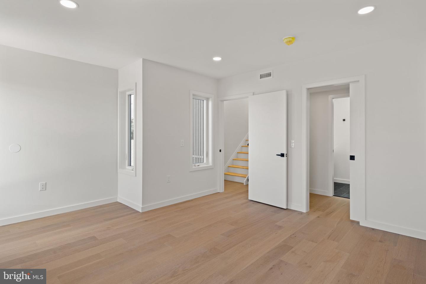 2613 E Tioga St Property Photo 18