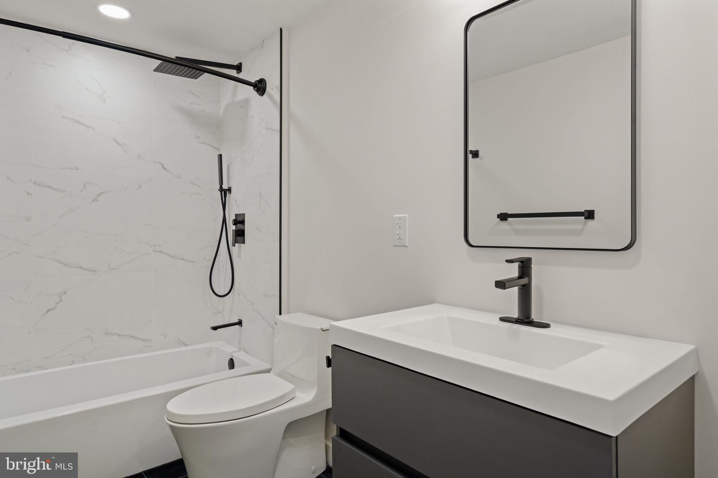2613 E Tioga St Property Photo 43