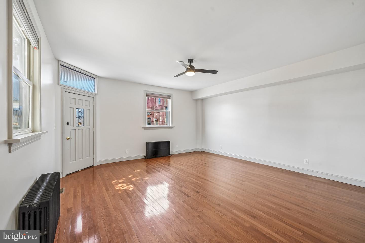 2615 E Tioga St Property Photo 6
